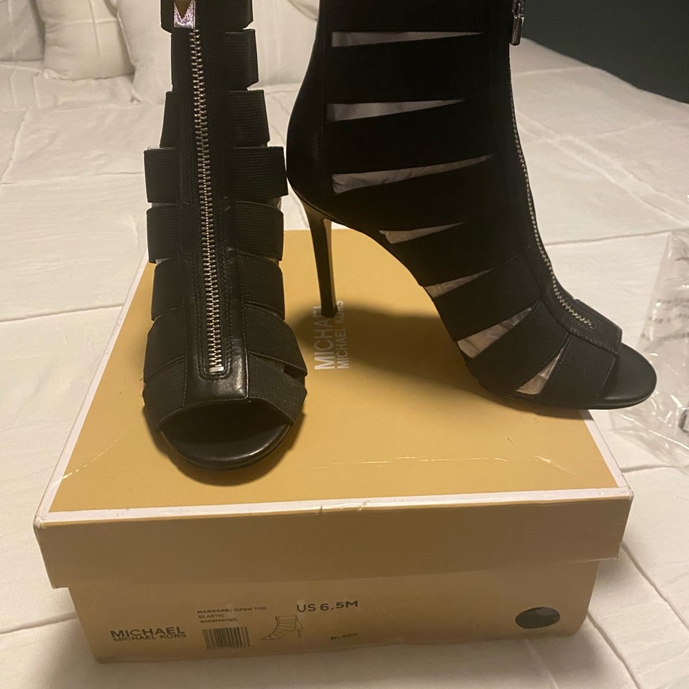 New never worn Michael Kors 6.5